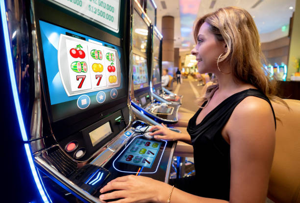 Live-dealer blackjack table on joki slot with real dealer and players